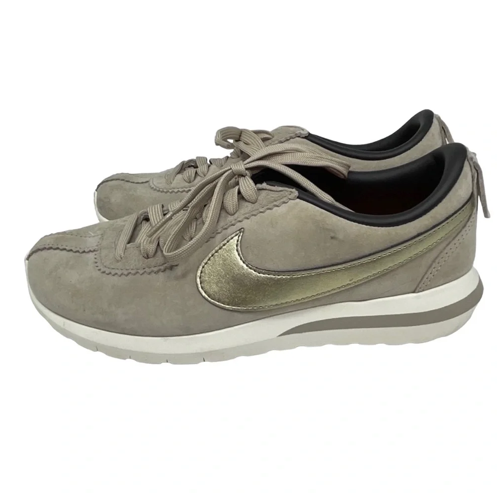 EUC Nike Womens Roshe Cortez NM PRM Suede‎ 9
